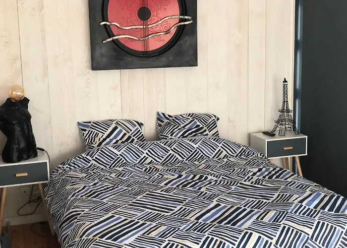 Le Petit Caillebotis Apartment *